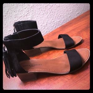 Ladies/Women's Zigi Strap Black Heels Size 8 , A+